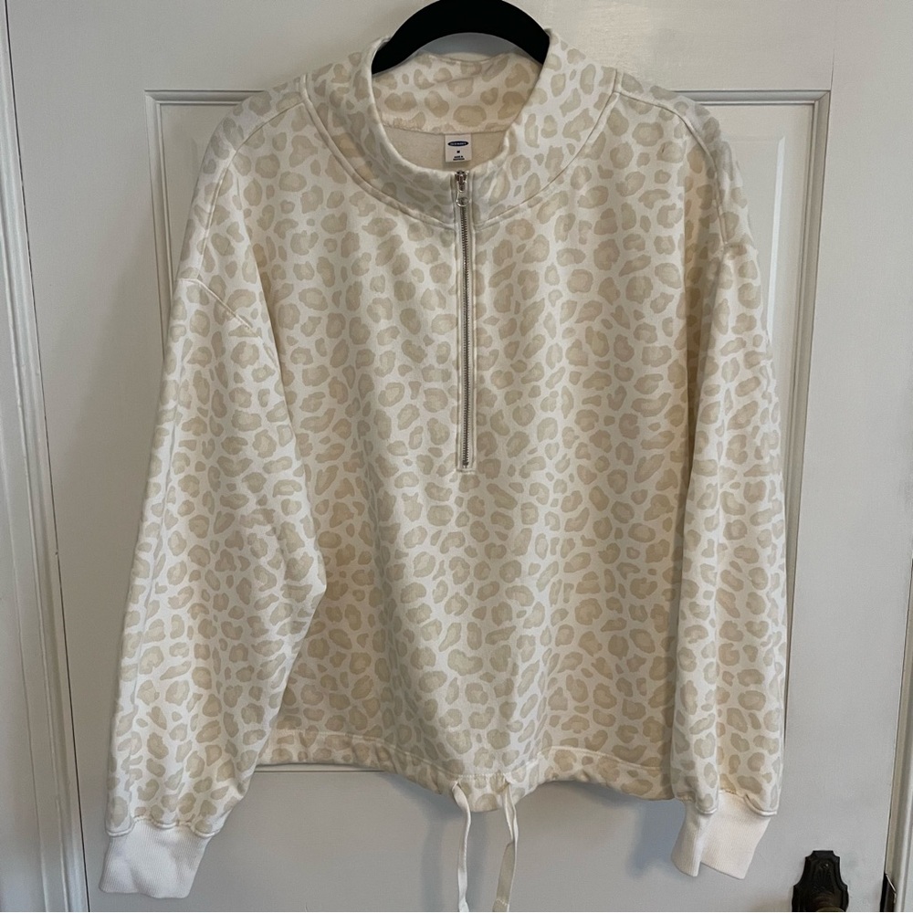 Old Navy Cream and White Animal Print Pullover